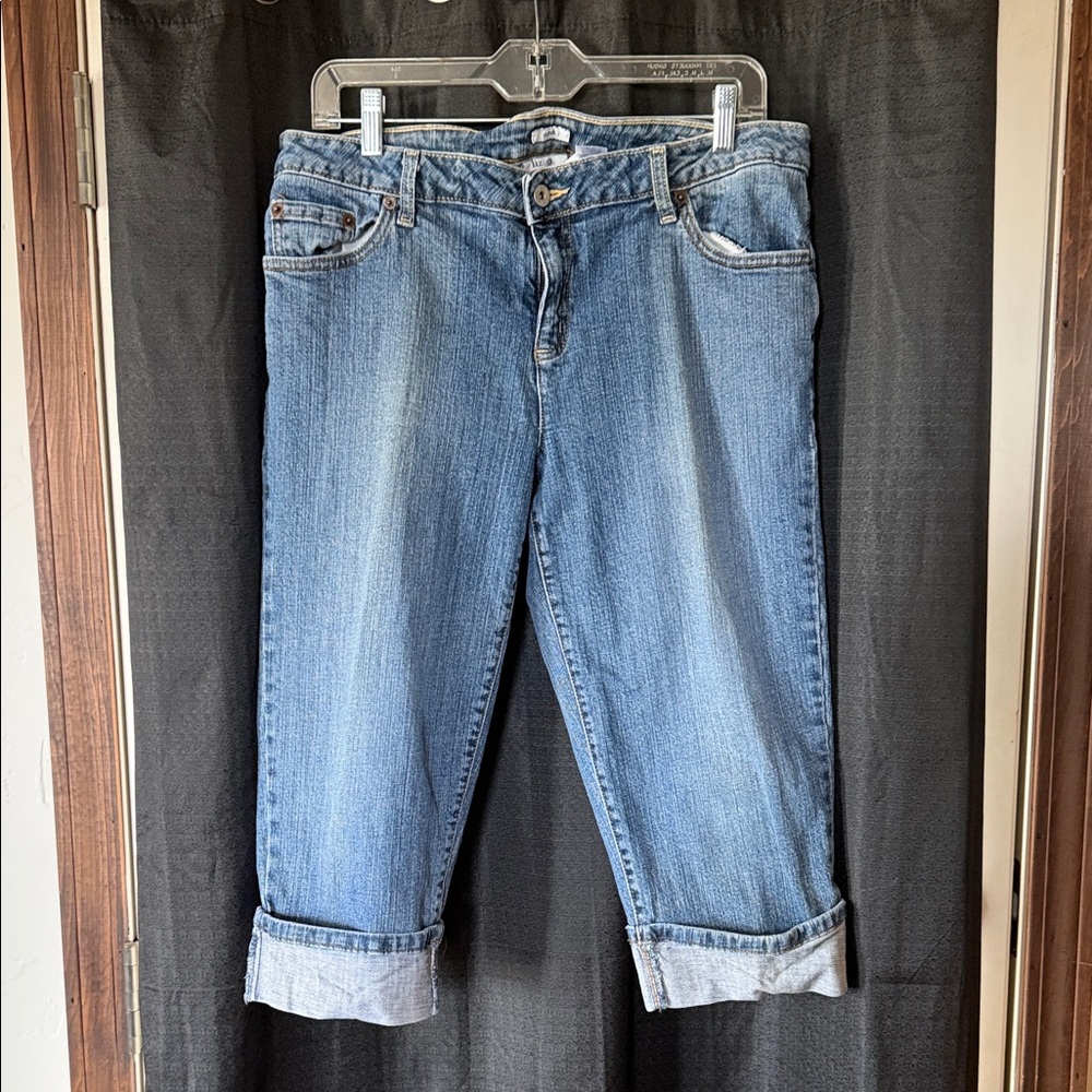 Liz & Co. Light Blue Cropped Jeans